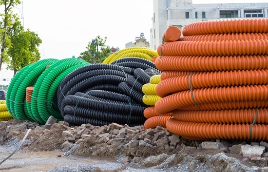 Dränagerohrringe auf Baustelle Entwässerung_Drainagerohre