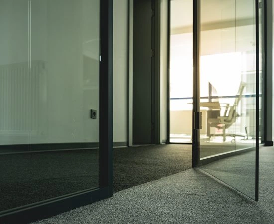 Glastüre im Büro Innentüren_Glastüren