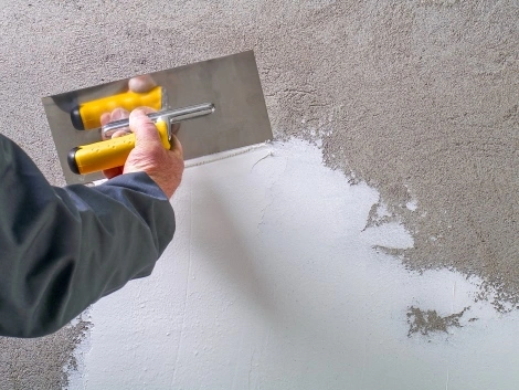 Putzkelle im Einsatz Putz_Material